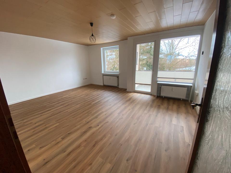 Thumbnail-3-Zi.-WohnungPraxisBüro mit EBKBalkonGarage in Klein Berkel