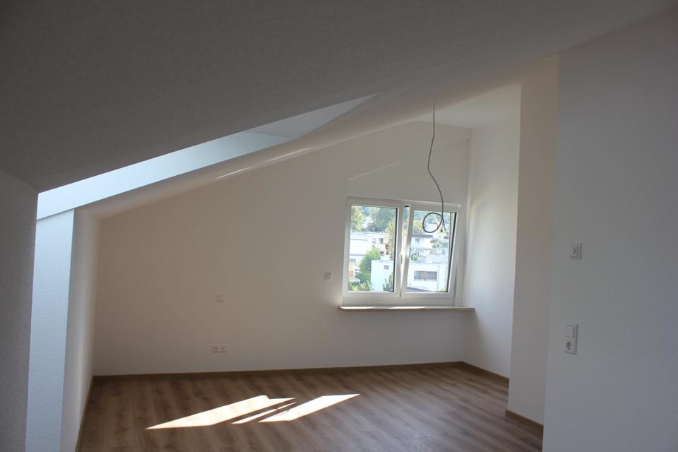 Thumbnail-Erstbezug:Großzügige Dachgeschosswohnung in gehobener Wohnlage