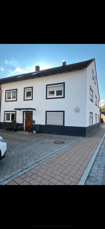 Thumbnail-Große Doppelhaushälfte mit großzügigen Nebengebäude