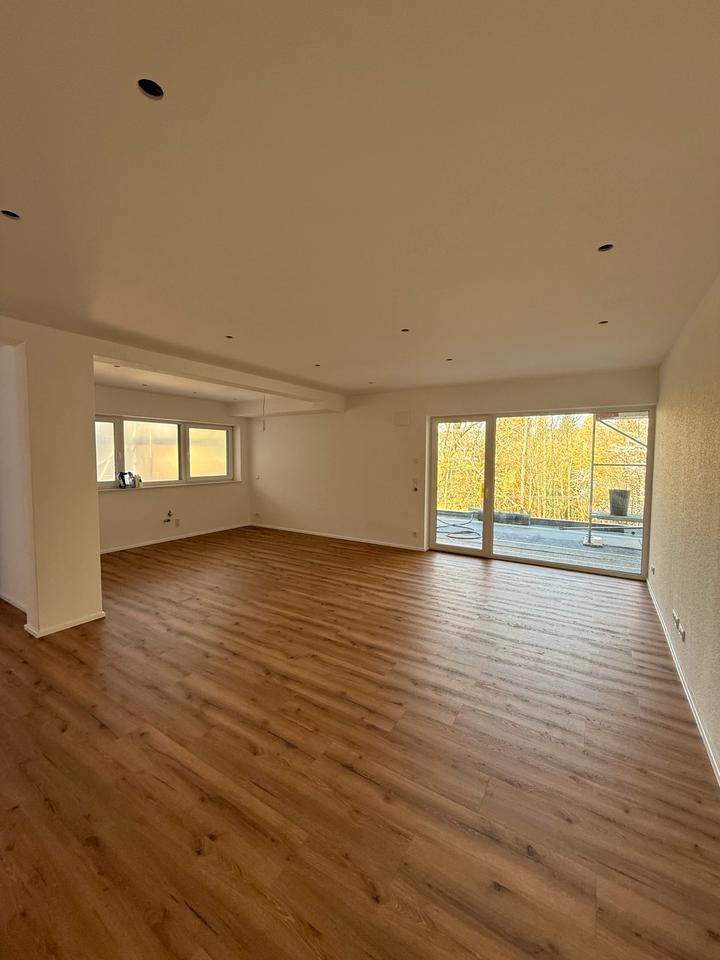 Thumbnail-Erstbezug nach Kernsanierung - moderne 2ZKB mit Balkon + Carport