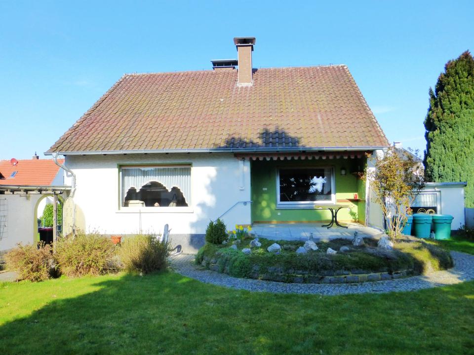 Thumbnail-Einfamilienhaus mit zwei Garagen in Hasselroth, 140 m² Wohnfläche