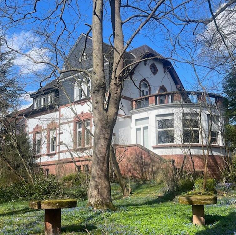 Thumbnail-KL zentral gelegene Villa mit parkähnlichem Garten und Baureserve