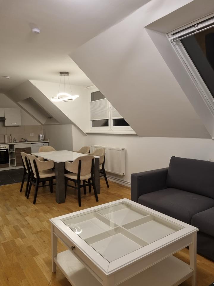 Thumbnail-Möblierte 3-Zimmer-Dachgeschosswohnung