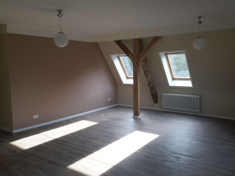 Thumbnail-2,5 Zimmer Wohnung im Dachgeschoß