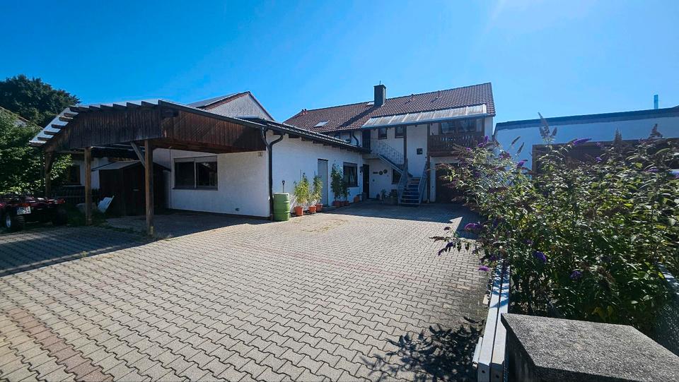 Thumbnail-Zweifamilienhaus mit Garage und Carport