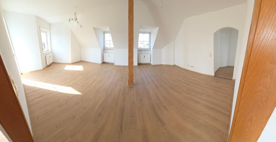 Thumbnail-Sonnendurchflutete renovierte 3,5 ZKB Dachwohnung mit Bergblick