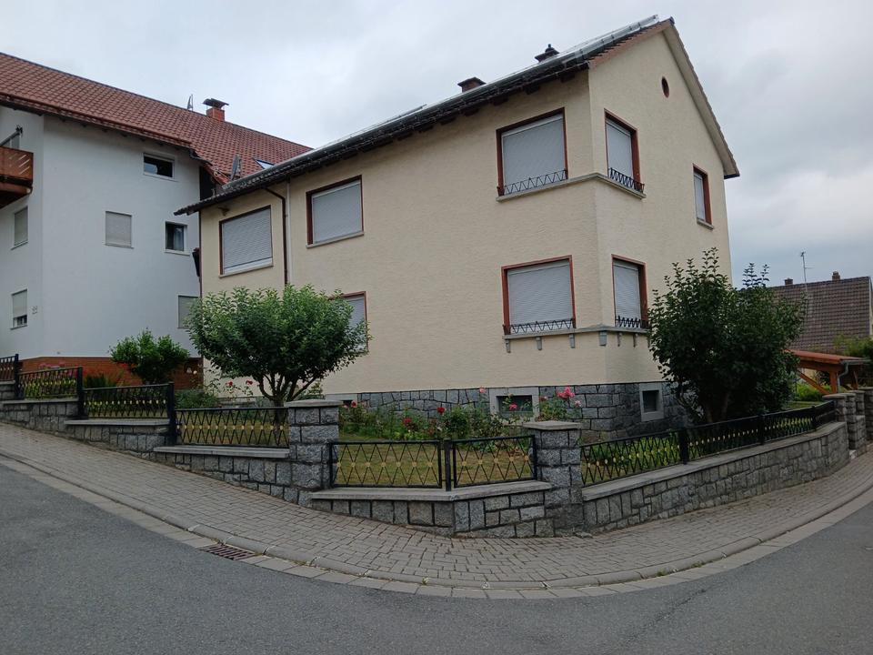 Thumbnail-Zweifamilienhaus mit Schwimmhalle