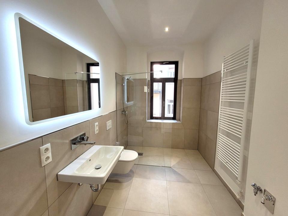 Thumbnail- ERSTBEZUG - Fußbodenheizung - offene Küche - Parkett - Balkon 