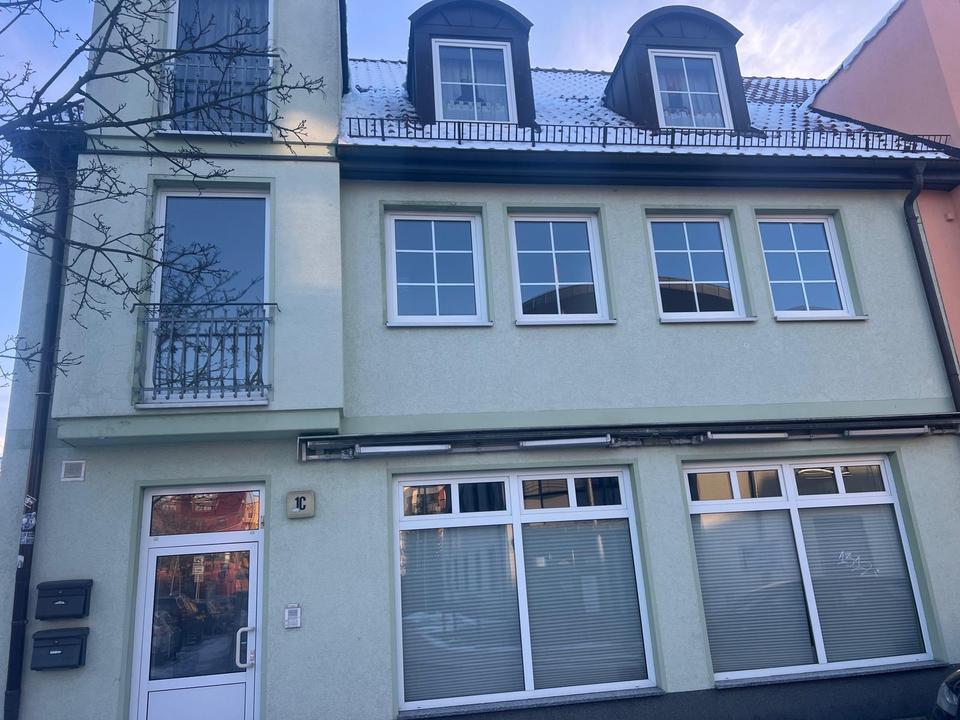 Thumbnail-Schöne große 4-Raumwohnung mit Einbauküche