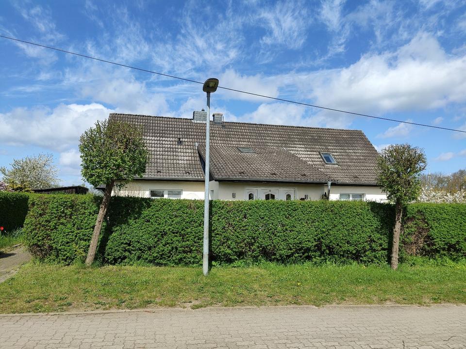 Thumbnail-Einfamilienhaus mit großem Garten und viel Nebengelass