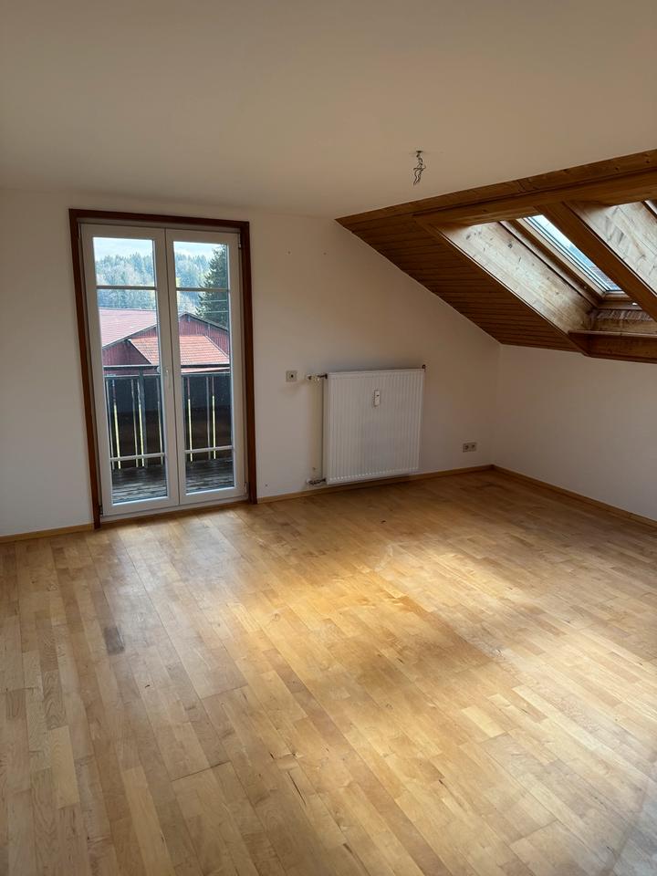 Thumbnail-Helle 3-Zimmer-Dachgeschosswohnung mit Balkon & Stellplatz