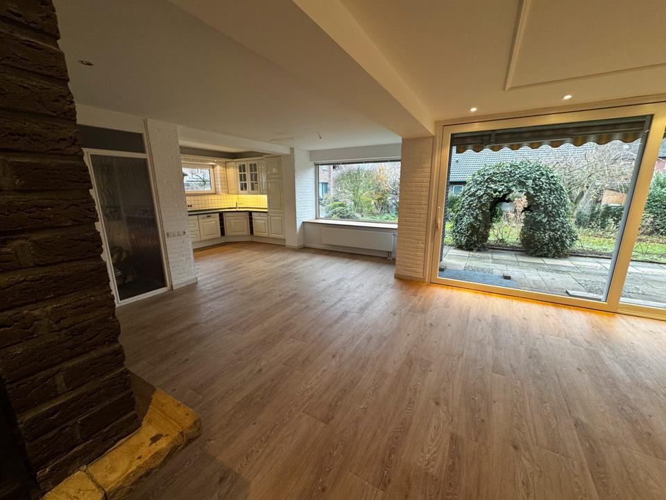 Thumbnail-Großzügige Erdgeschosswohnung (123 m² WF) m. Garten u.Garage