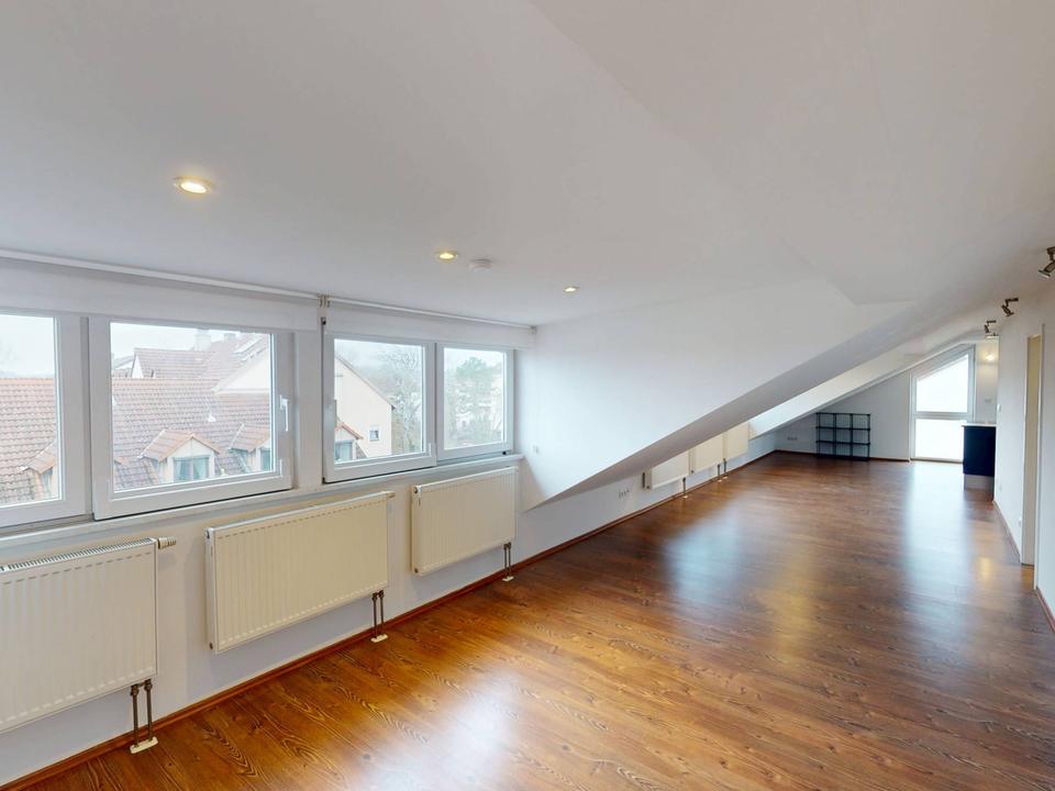 Thumbnail-Große 3-Zimmer-Dachgeschosswohnung mit moderner EBK und schickem Tageslichtbad