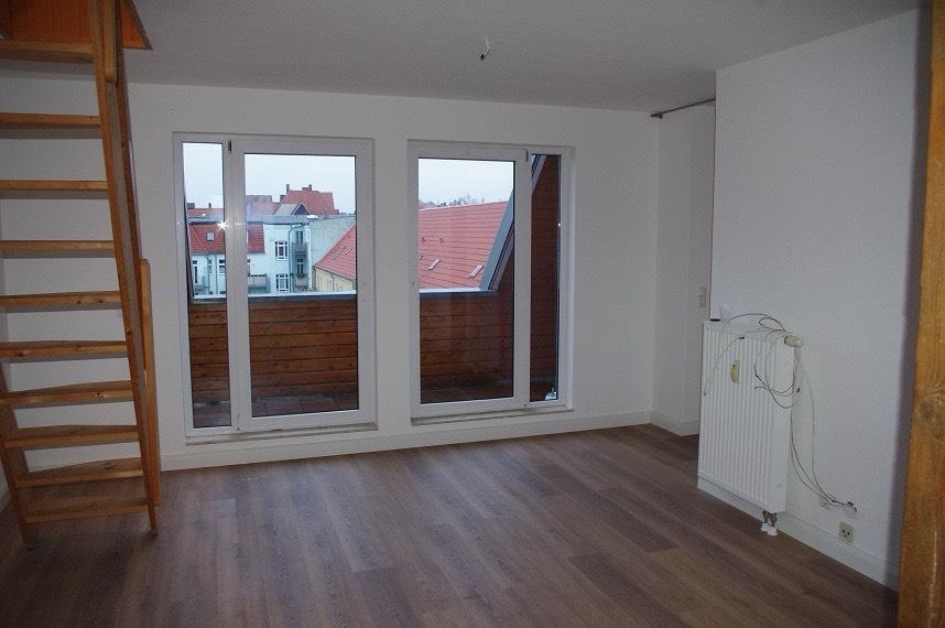 Thumbnail-3-Raum-Wohnung im Dachgeschoss mit Logia und Einbauküche