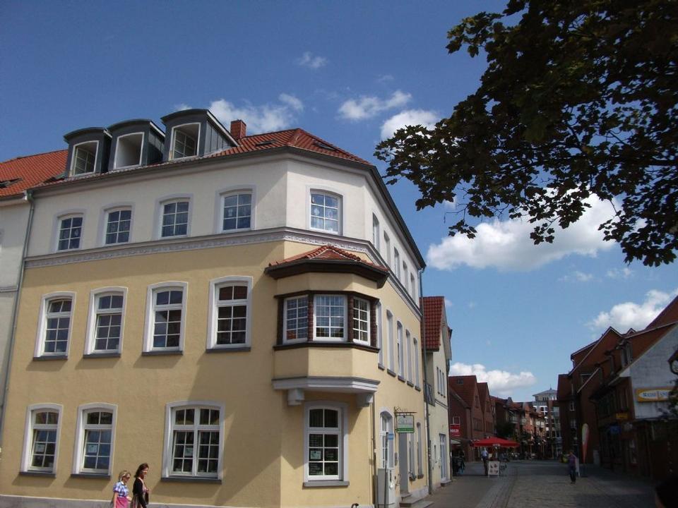 Thumbnail-Komfortable 4-Zimmerwohnung direkt auf dem Lindenplatz in Hagenow