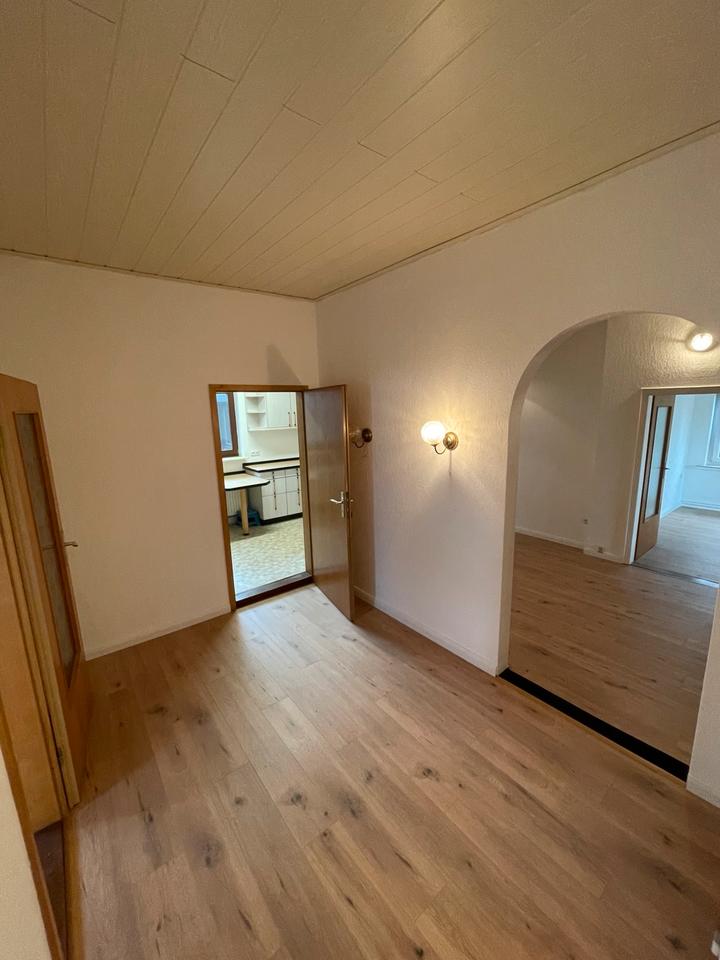 Thumbnail-5 Zimmer Wohnung zum 01.06. frei