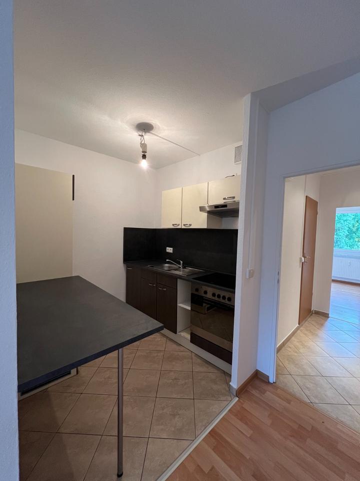 Thumbnail-EINZIEHEN & WOHLFÜHLEN - Sanierte 2-Zi.-Whg mit EBK, Bad & Balkon