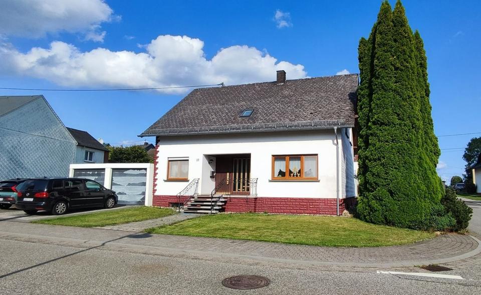 Thumbnail-Freistehendes Einfamilienhaus mit großem Garten