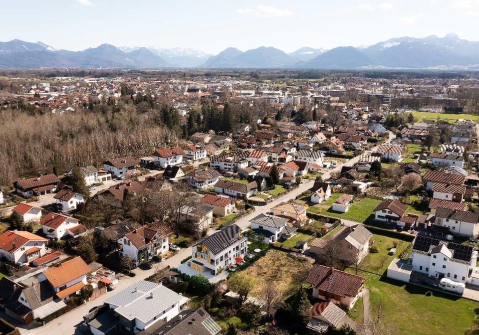 Thumbnail-Erstbezug: Neubau-Einfamilienhaus in ruhiger, zentraler Lage mit Bergblick und Carport
