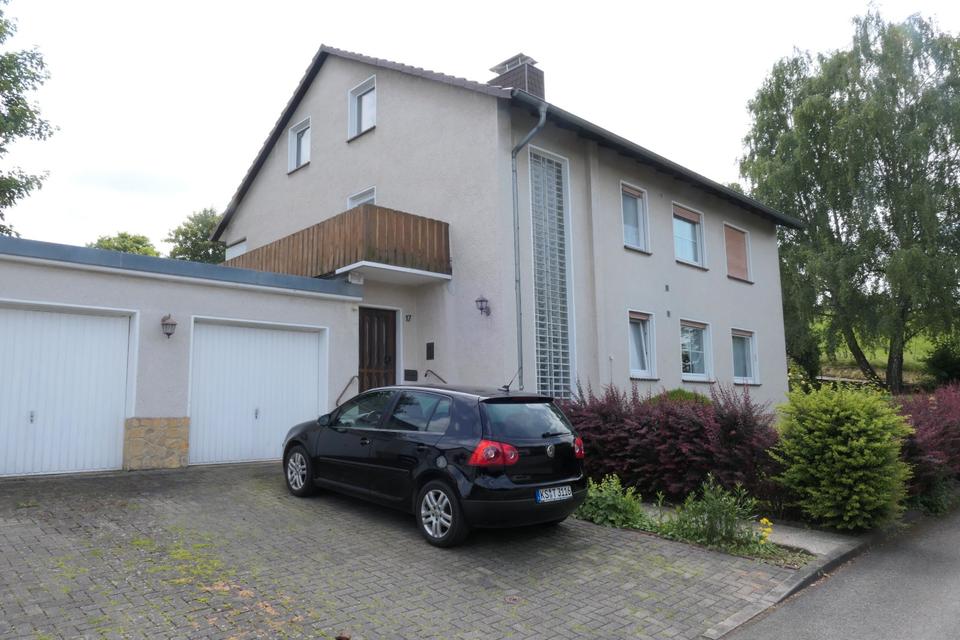 Thumbnail-Zweifamilienhaus in ruhiger Wohnlage mit bester Anbindung
