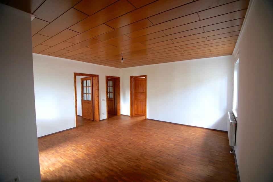 Thumbnail-NEU - Schöne Wohnung im Altbaustil - 5ZKB-OG mit Einbauküche