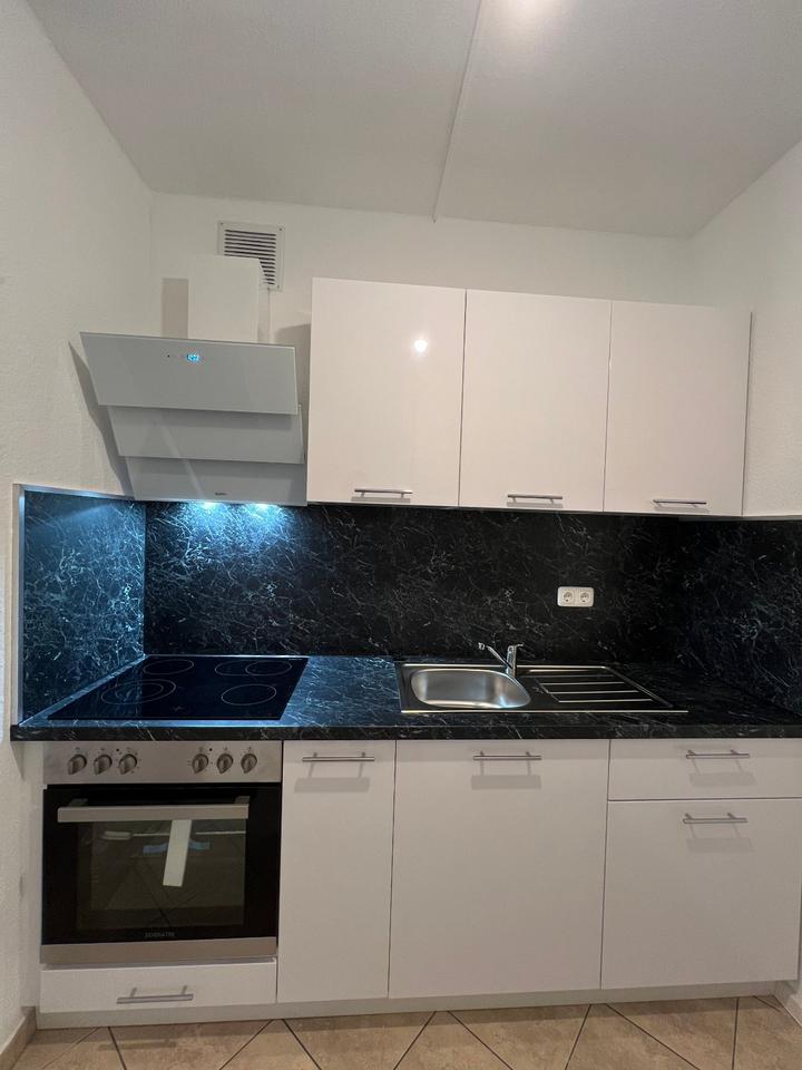 Thumbnail-WOHLFÜHLOASE MIT BLICK INS GRÜNE – 3 Zimmer, Balkon & EBK