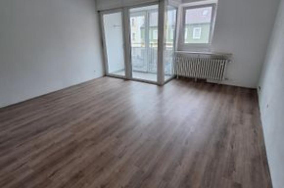 Thumbnail-Schöne helle 2-Zimmer-Wohnung mit Wintergarten