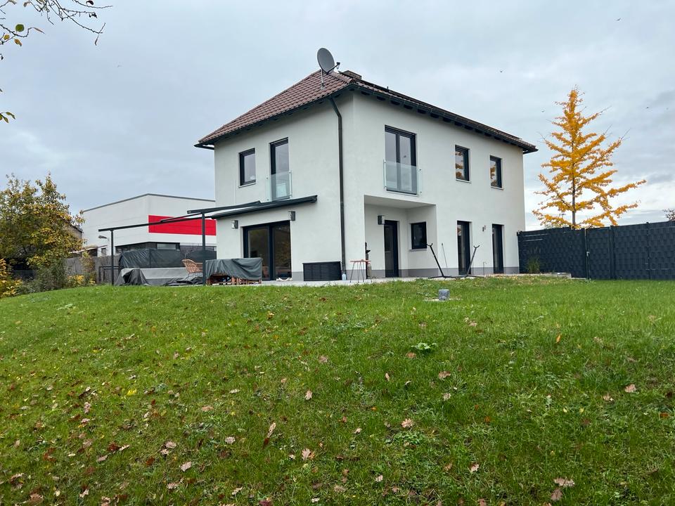 Thumbnail-Schönes Einfamilienhaus zu vermieten mit großen Garten und terass