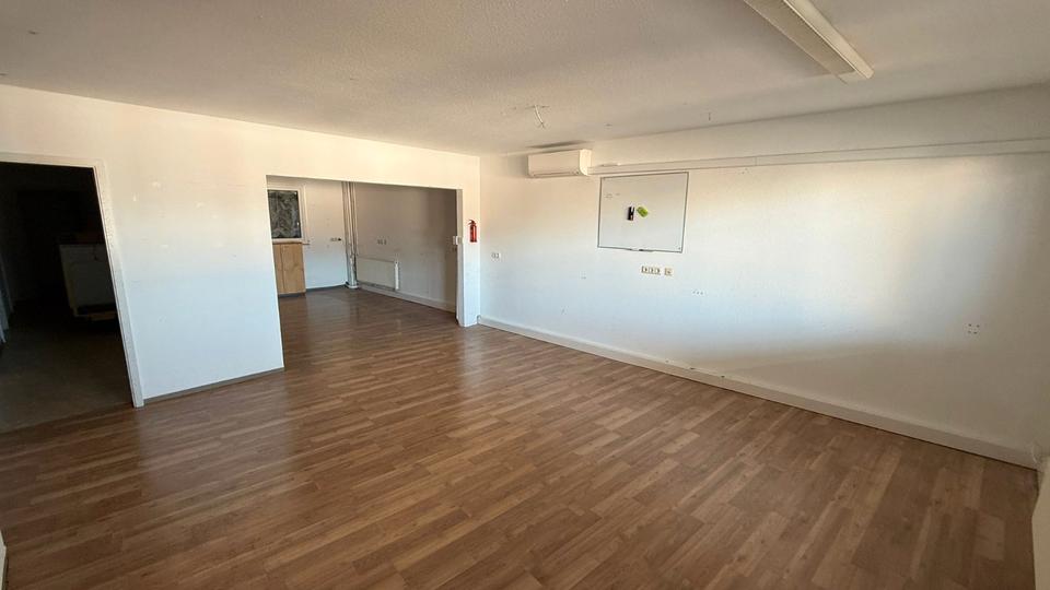 Thumbnail-Bürofläche Büroräume 99m² im Gewerbegebäude - teil klimatisiert