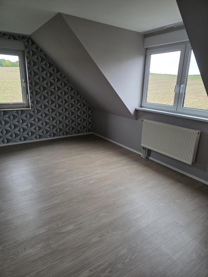 Thumbnail-Großzügige 4-Zimmer-Dachgeschosswohnung mit Balkon in Bad Zwesten