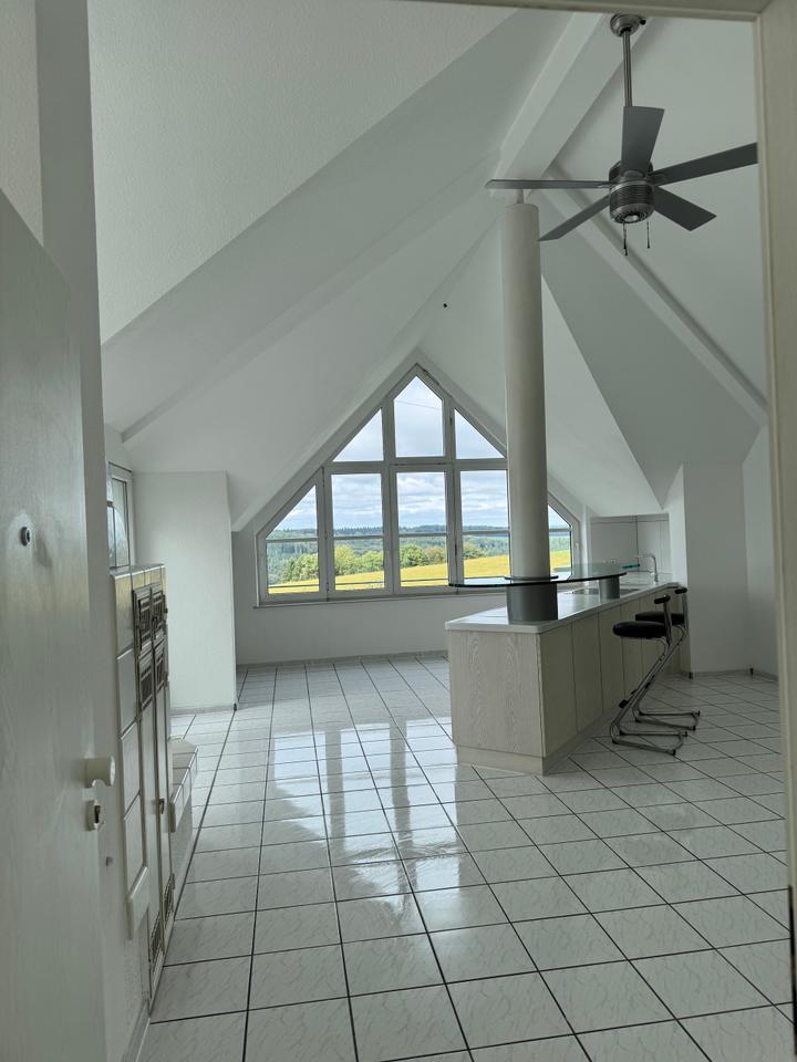 Thumbnail-Lichtdurchflutete Wohnung mit Balkon, Kachelofen & Traum-Ausblick