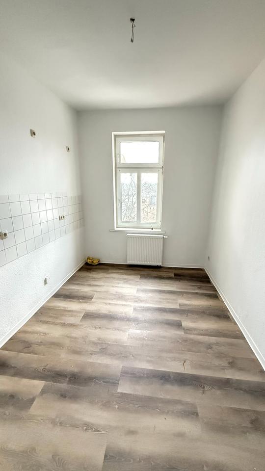 Thumbnail-Schöne, gemütliche 4 Zimmer Wohnung im Dachgeschoss - Bad mit Fenster