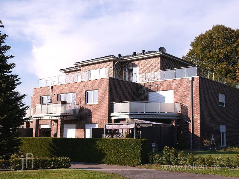 Thumbnail-...mit Carport, Wallbox, Einbauküche: Moderne, TOP-gepflegte Erdgeschosswohnung in Ihrhove