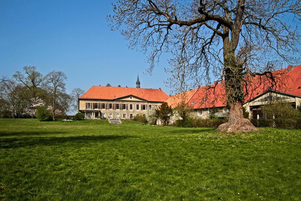 Thumbnail-Modern, individuell und mit einem großartigen Blick in den Gutspark auf dem Rittergut Lucklum