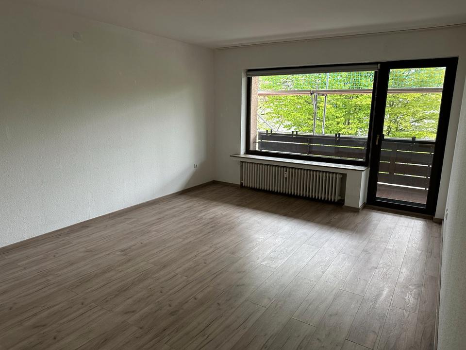 Thumbnail-Helle 2- Zimmer-Wohnung mit Balkon in zentraler Lage zu vermieten