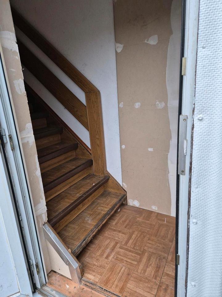 Thumbnail-unrenovierte Wohnung ca. 60qm günstig zu vermieten