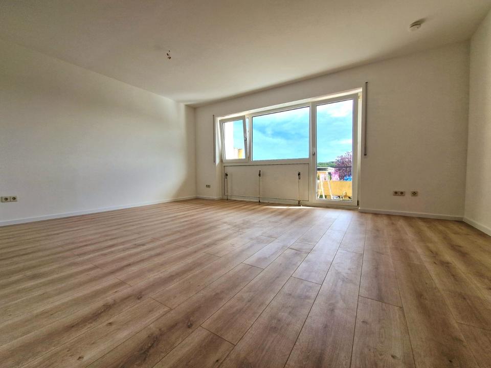 Thumbnail-2,5 Zimmer Wohnung mit Süd-Balkon