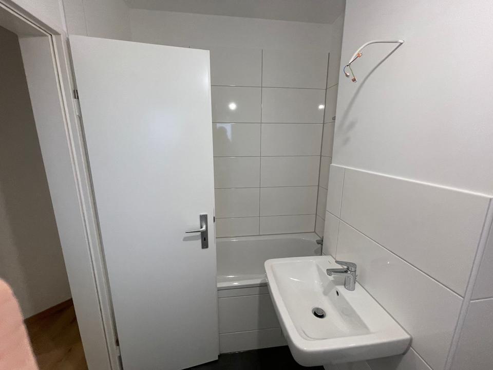Thumbnail-2 Zimmer Wohnung - Frisch renoviert- Bremen - Einzug ab Sofort
