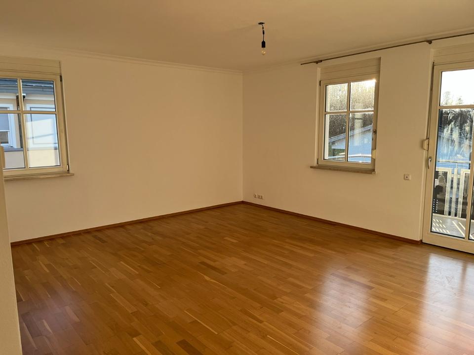 Thumbnail-Ruhige 3-Zimmer-Wohnung mit Balkon und Carport