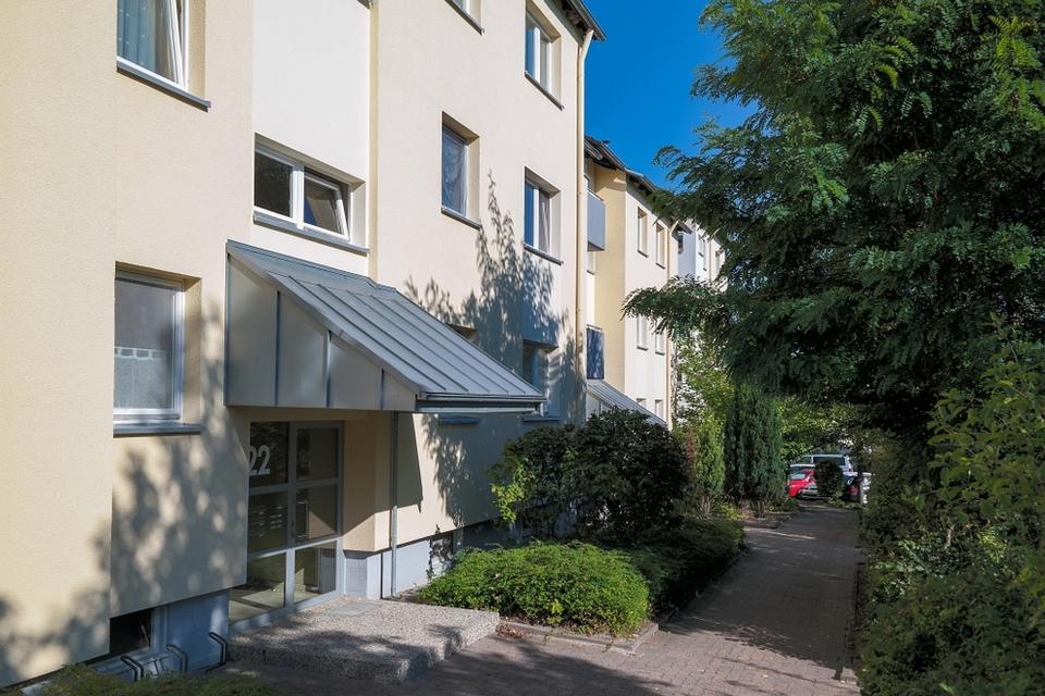 Thumbnail-Ein Zuhause zum Ankommen: Großes Wohnzimmer u. Loggia mit Grünblick