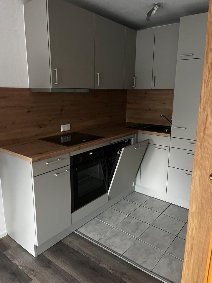 Thumbnail-1,5-Zimmerwohnung in Sonnenbühl mit EBK, Balkon, TG und Keller