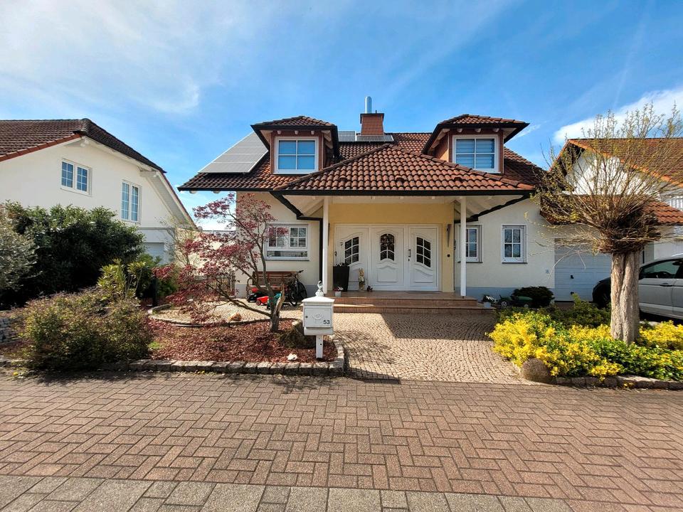 Thumbnail-Freistehendes Einfamilienhaus mit Solaranlage in begehrte Lage