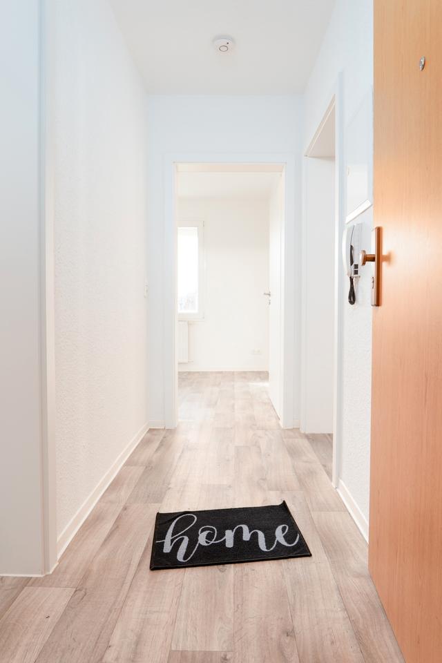 Thumbnail-Einziehen und wohlfühlen! Sanierte 2-Raum-Wohnung mit Balkon in zentraler Lage zu vermieten.