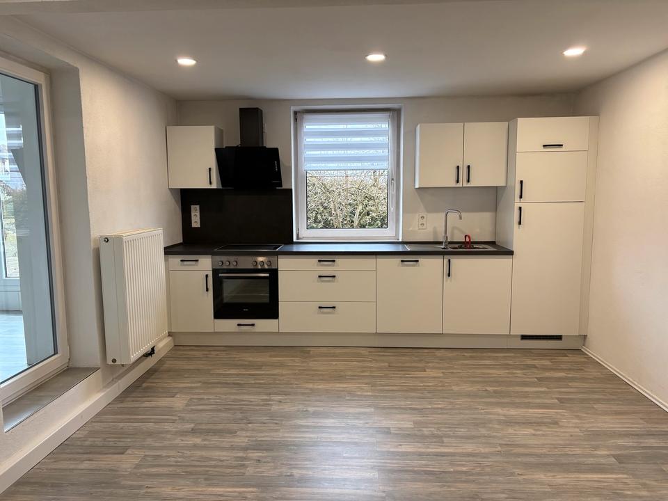 Thumbnail-2,5-Zimmer-Wohnung mit Wintergarten & Garten