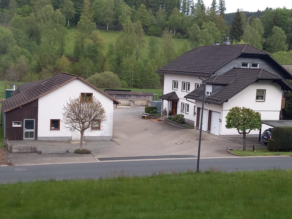 Thumbnail-Wohnhaus und Lager- Werkstatthalle