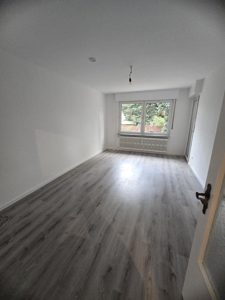 Thumbnail-Hochwertige 2-Zimmer-Wohnung mit Balkon in der Waldstraße 3. OG, Crossen an der Elster