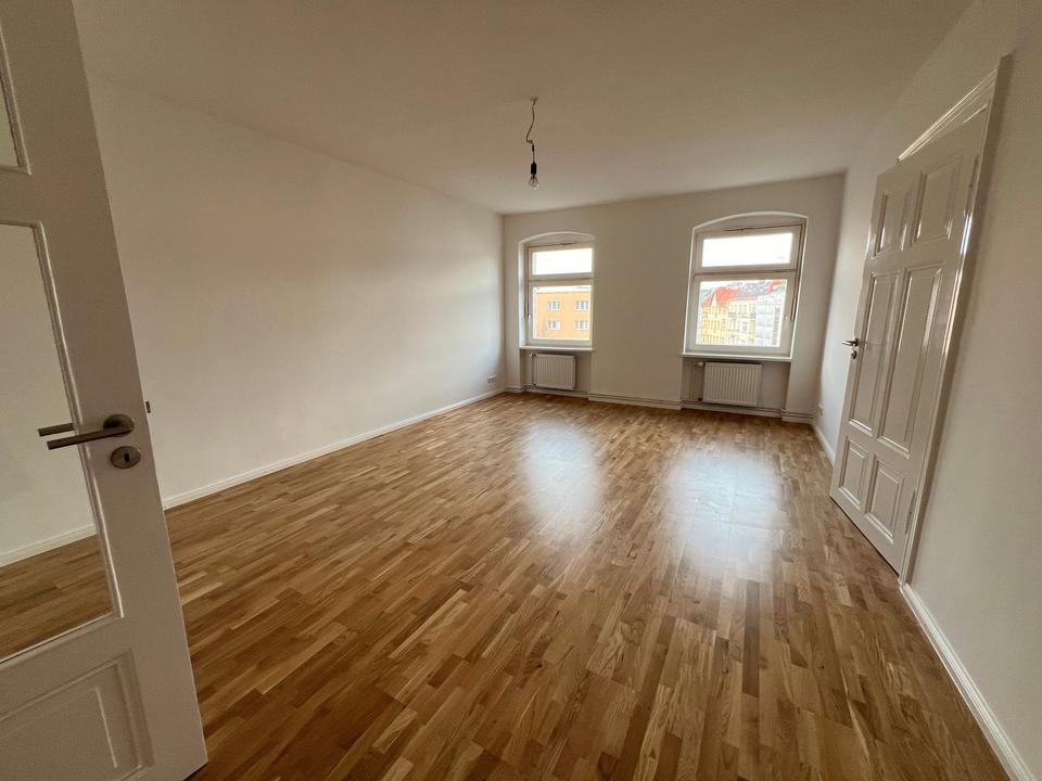 Thumbnail-4-Zimmerwohnung auf der Schönhauser Allee zur teilgewerblichen Nutzung!