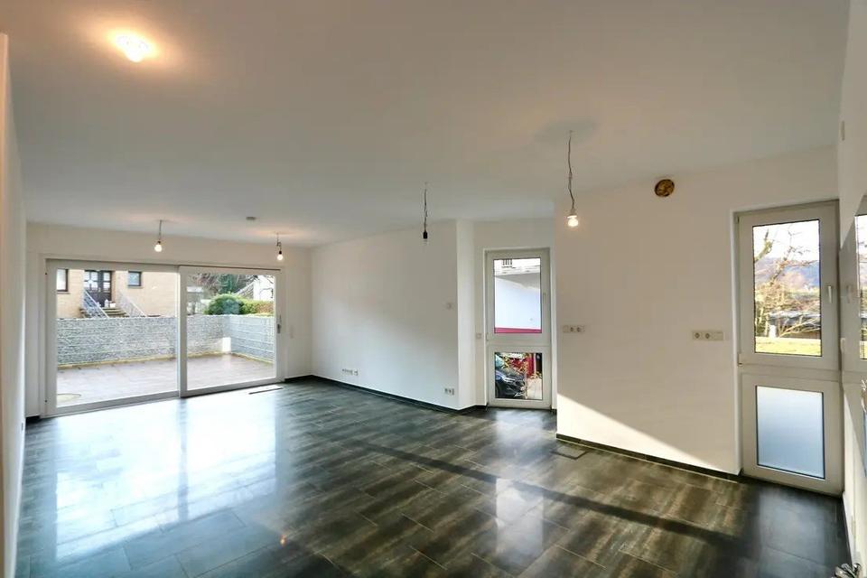 Thumbnail-Hochwertig kernsanierte Erdgeschosswohnung mit großer Terrasse im