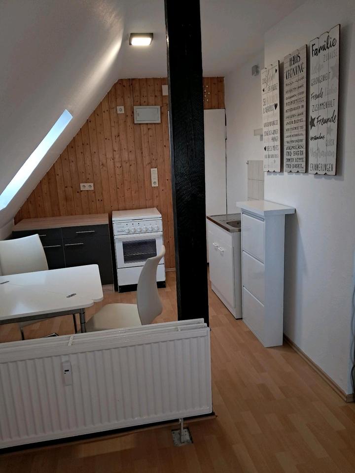 Thumbnail-Möbliertes 1 Zimmer Apartment 28 Qm DG