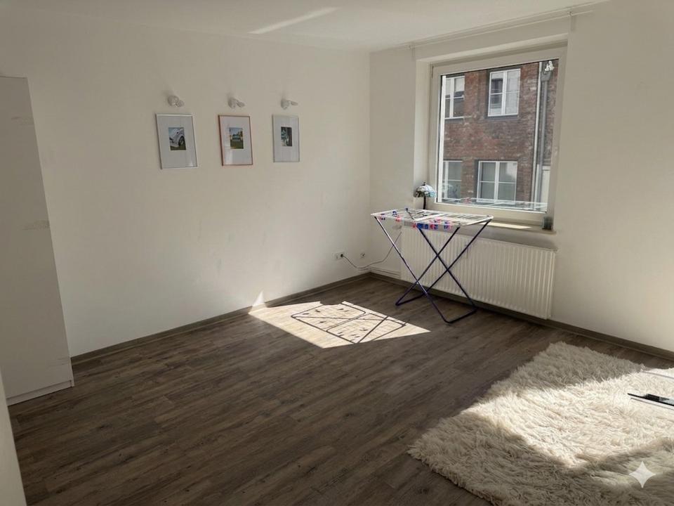 Thumbnail-Studentische Untermiete mit kleinem Balkon! (Mai-Aug) (32m²)